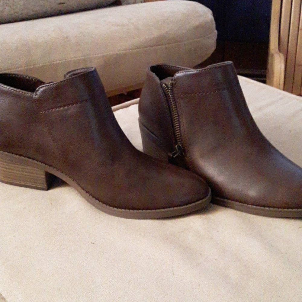 Shoe boots